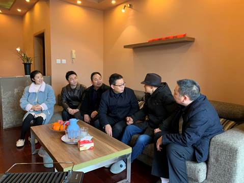 说明: E:\部门工会工作\2019\2019下\工会活动照片\慰问周远智老师\IMG_3038.JPG