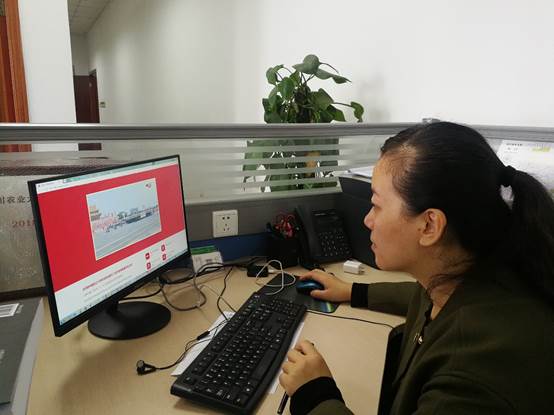 说明: D:\中心图文\20191001观看阅兵式\IMG_20191001_104825.jpg