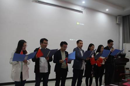 说明: E:\周林\2019学生工作\我为祖国喝彩——商学院部门工会歌咏活动\老师合唱1.jpg