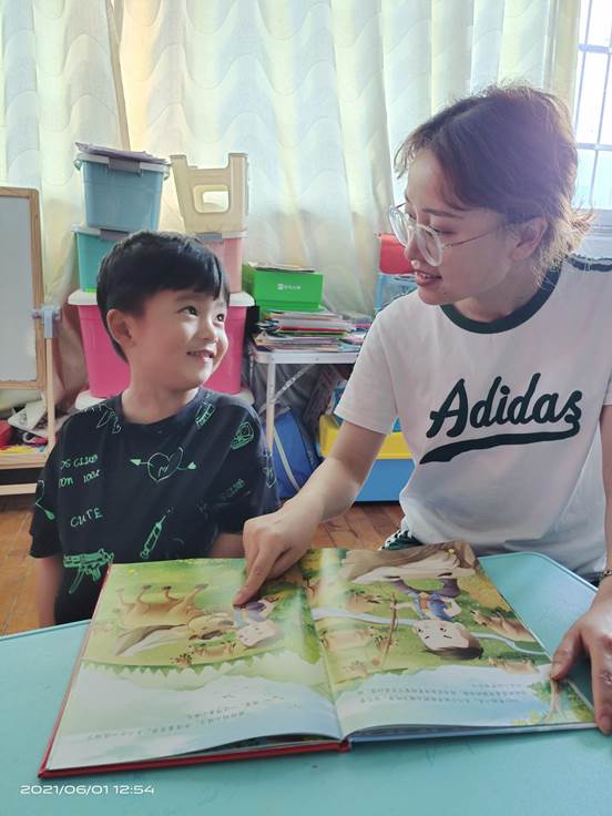 说明: 亲子阅读照片2