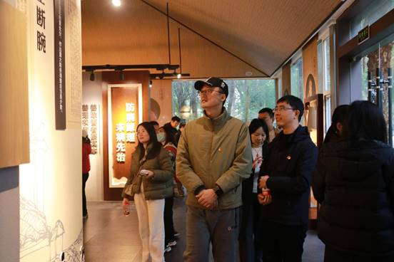 d571d76a9bb845ecae596babe20eaee