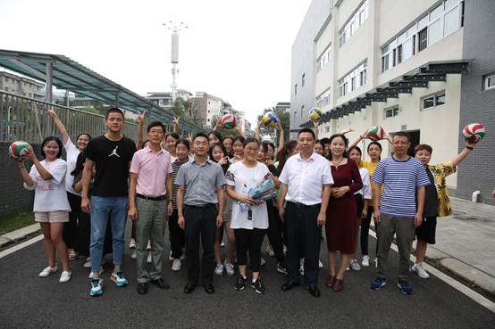 说明: E:\周林\2019学生工作\教师节慰问\BN9A1764.JPG