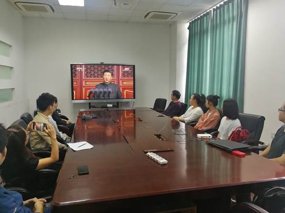 说明: D:\中心图文\20191001观看阅兵式\IMG_20191001_101124.jpg