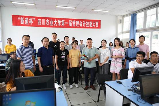 说明: E:\周林\2019学生工作\教师节慰问\BN9A1704.JPG