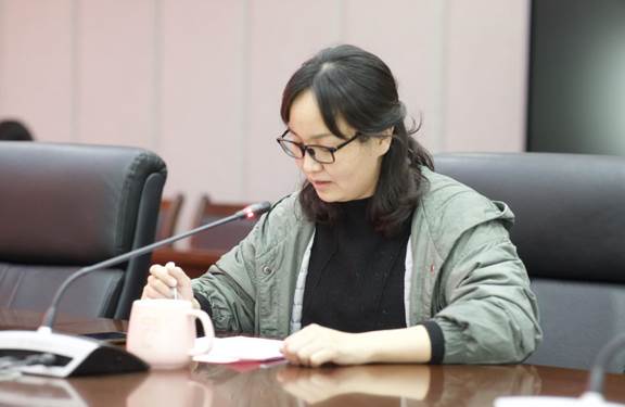 说明: 李燕发言