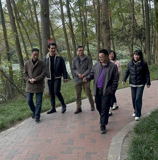 F2F640E288E817939AC00E630DB4BB4D