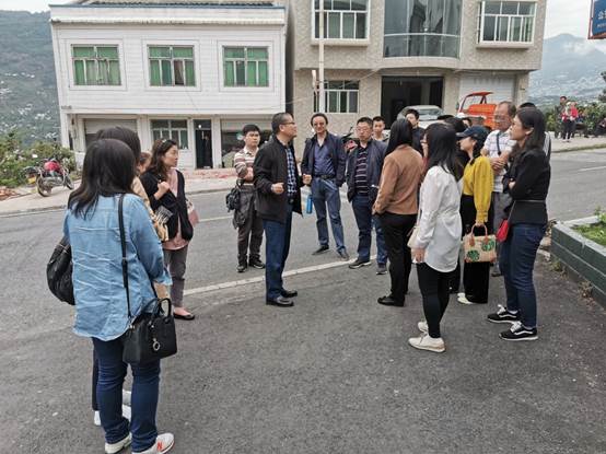 说明: F:\工会教代会\院工会活动\2019\20190530汉源\工会活动选定2019.5.30\新闻图片1.jpg